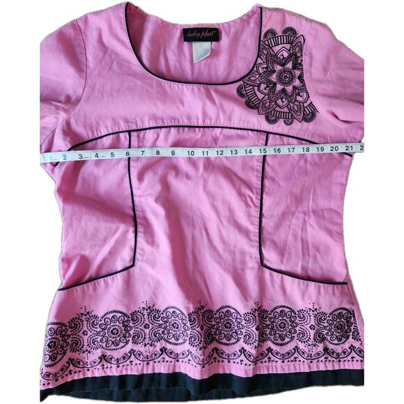 Vtg Y2k Baby Phat Pink Embroidered Scrub Top Short Sleeve V-Neck Cotton size L - Picture 6 of 8